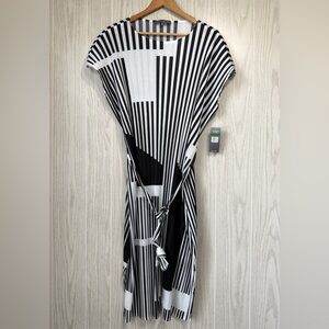 Sharagano Black and White Pleated Print Dress Size L NWT